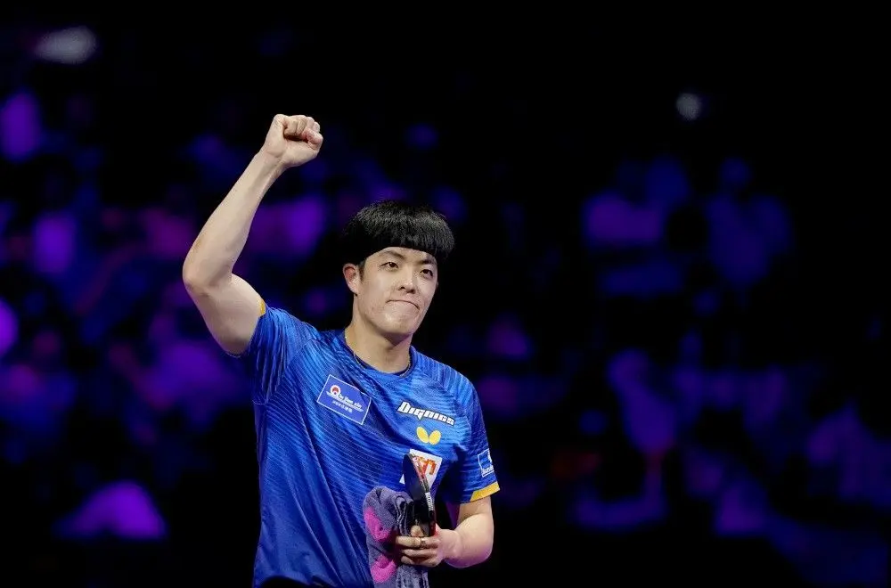 的紫色灯光 的紫色灯光